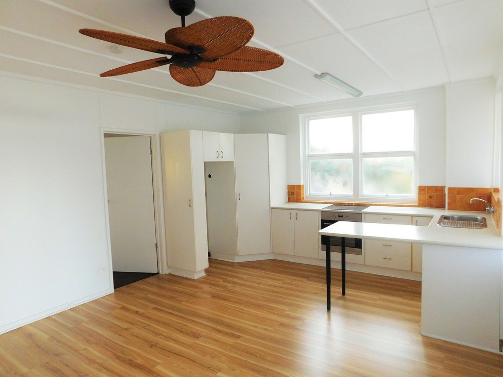 10/14 The Esplanade "Bamboo Court"  BURLEIGH HEADS 2