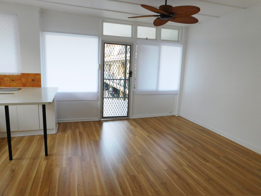 10/14 The Esplanade "Bamboo Court"  BURLEIGH HEADS 6