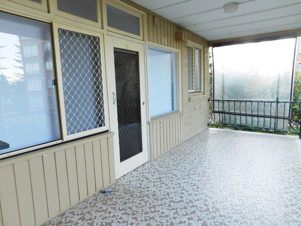 10/14 The Esplanade "Bamboo Court"  BURLEIGH HEADS 7