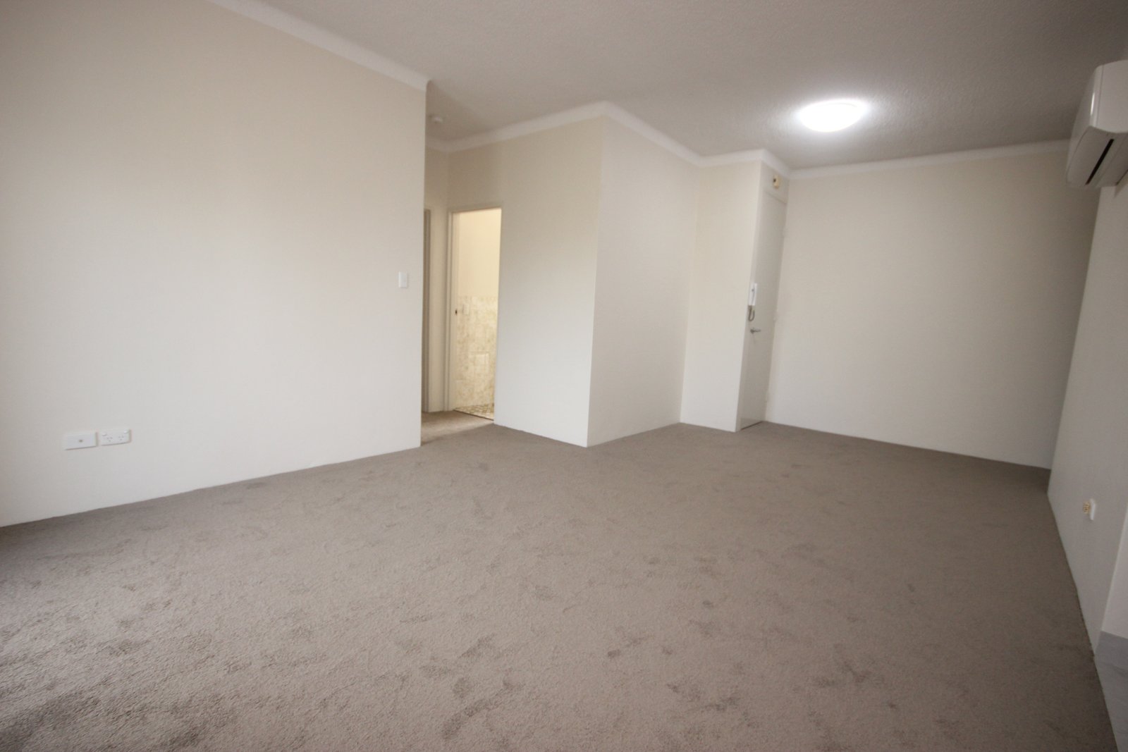 10/142 Chuter Avenue SANS SOUCI 2