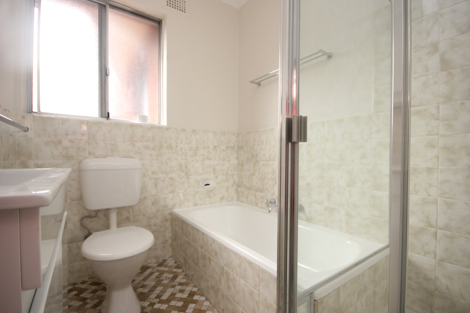 10/142 Chuter Avenue SANS SOUCI 6