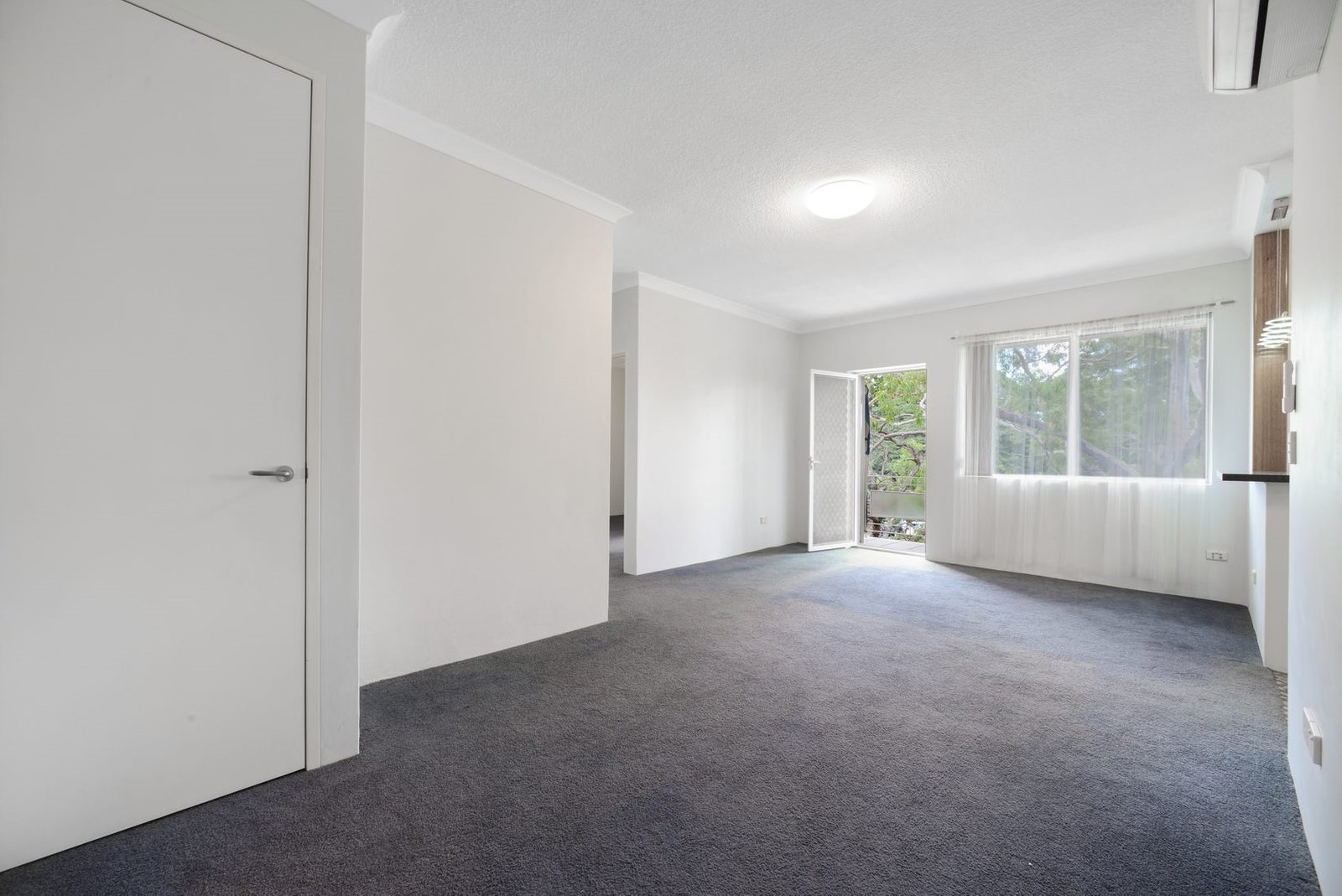 10/146-148 Chuter Avenue SANS SOUCI 2