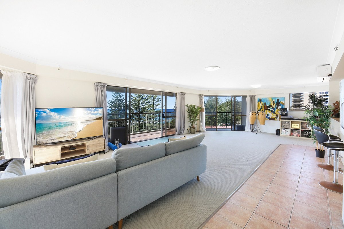 10/146 The Esplanade Burleigh Heads 3