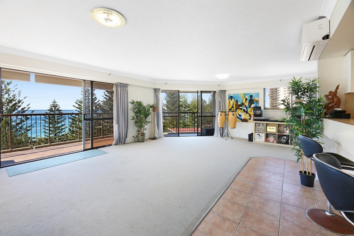 10/146 The Esplanade Burleigh Heads 5