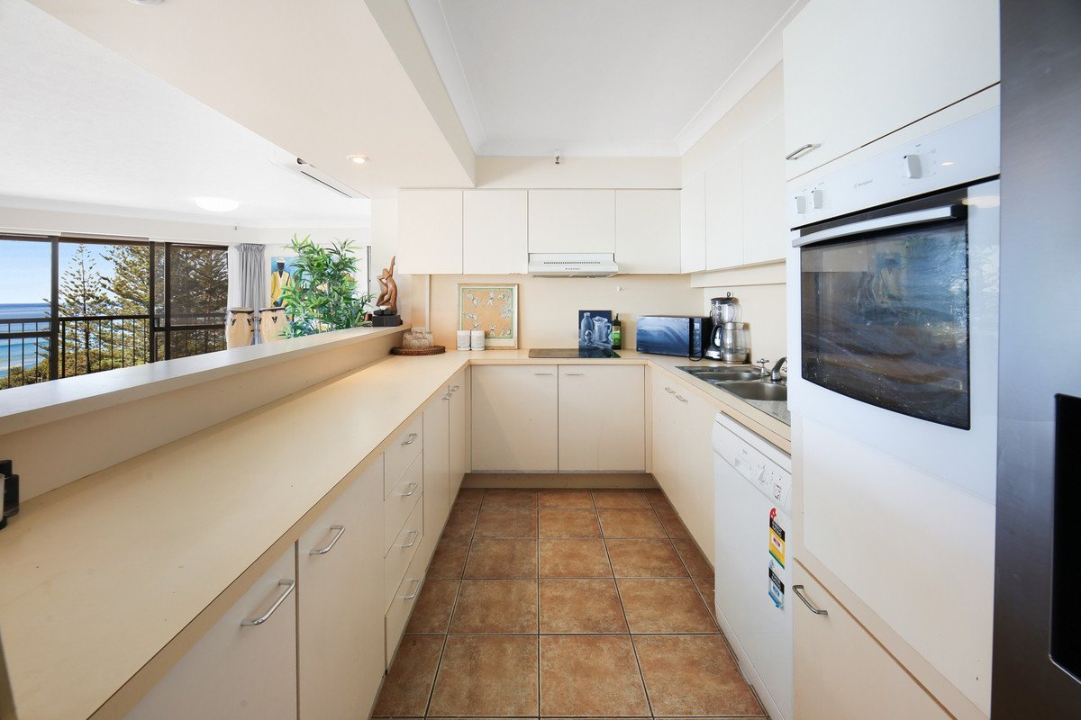 10/146 The Esplanade Burleigh Heads 11