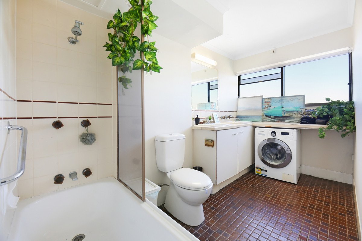 10/146 The Esplanade Burleigh Heads 17