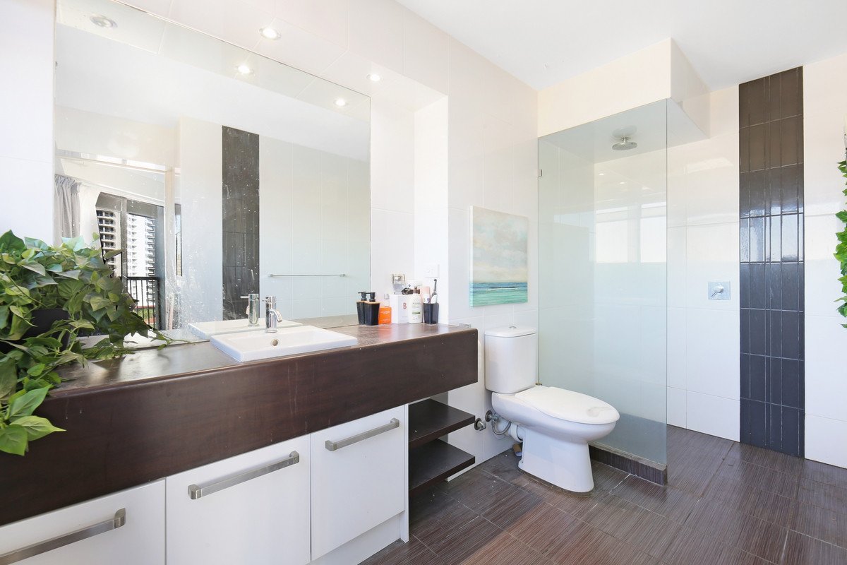 10/146 The Esplanade Burleigh Heads 18