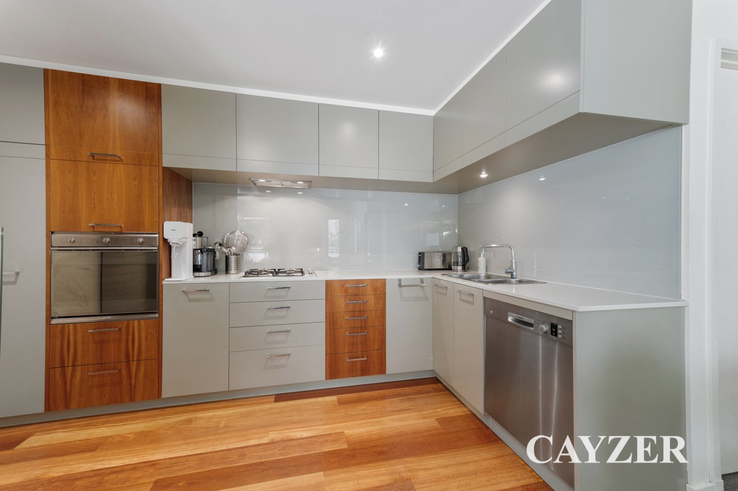 Gallery: 10/15 Liardet Street