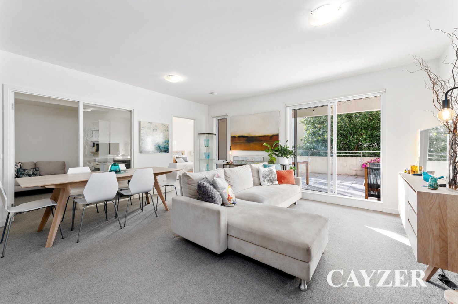 Gallery: 10/15 Liardet Street