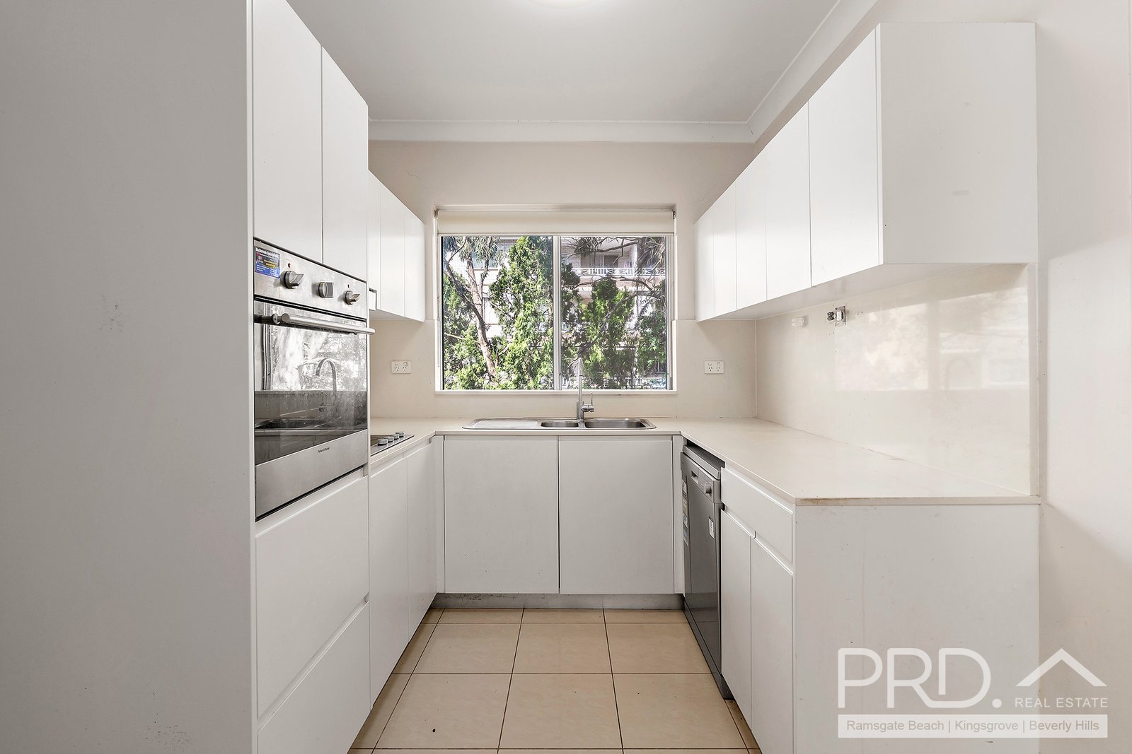 10/150-152 Chuter Avenue SANS SOUCI 3