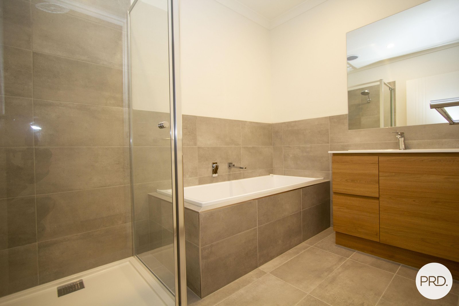 1015a & 1015b Lydiard Street North BALLARAT NORTH 8