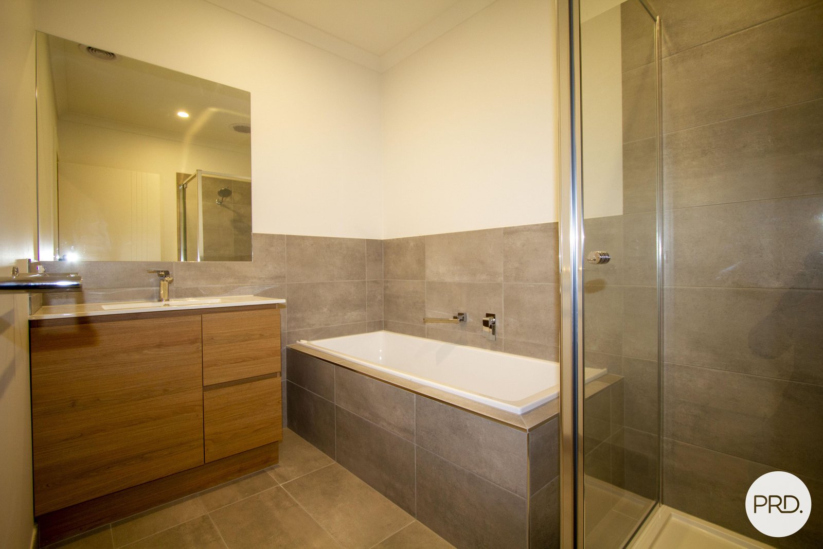 1015a & 1015b Lydiard Street North BALLARAT NORTH 28