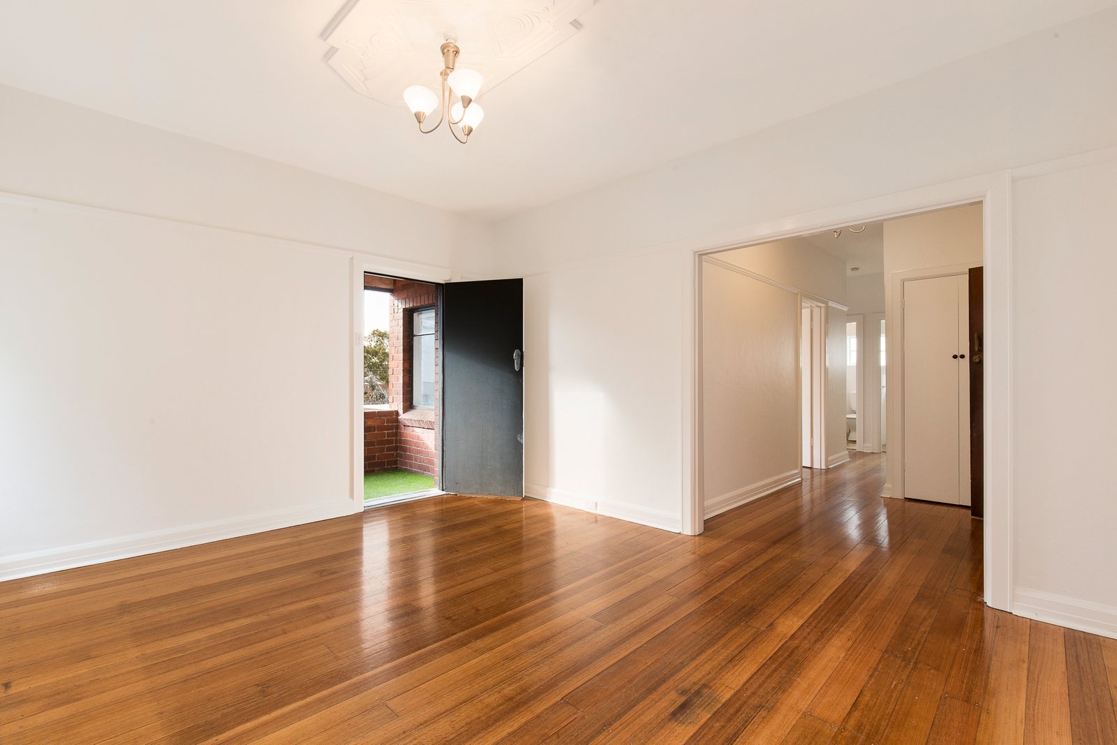Gallery: 10/16 Charnwood Road