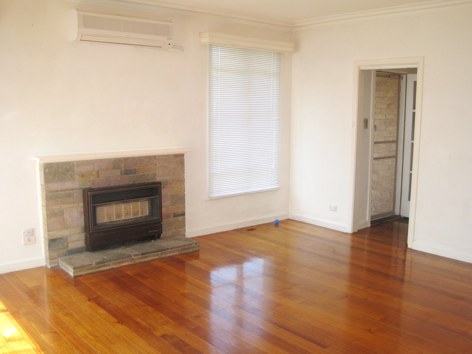 Gallery: 1016 Nepean Highway