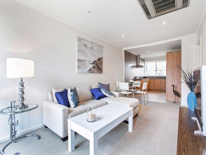 Gallery: 10/174 Beach Road