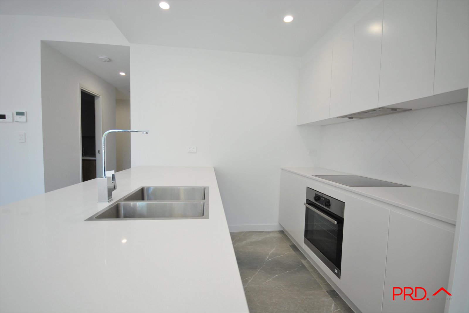 101/8 Meron Street SOUTHPORT 7