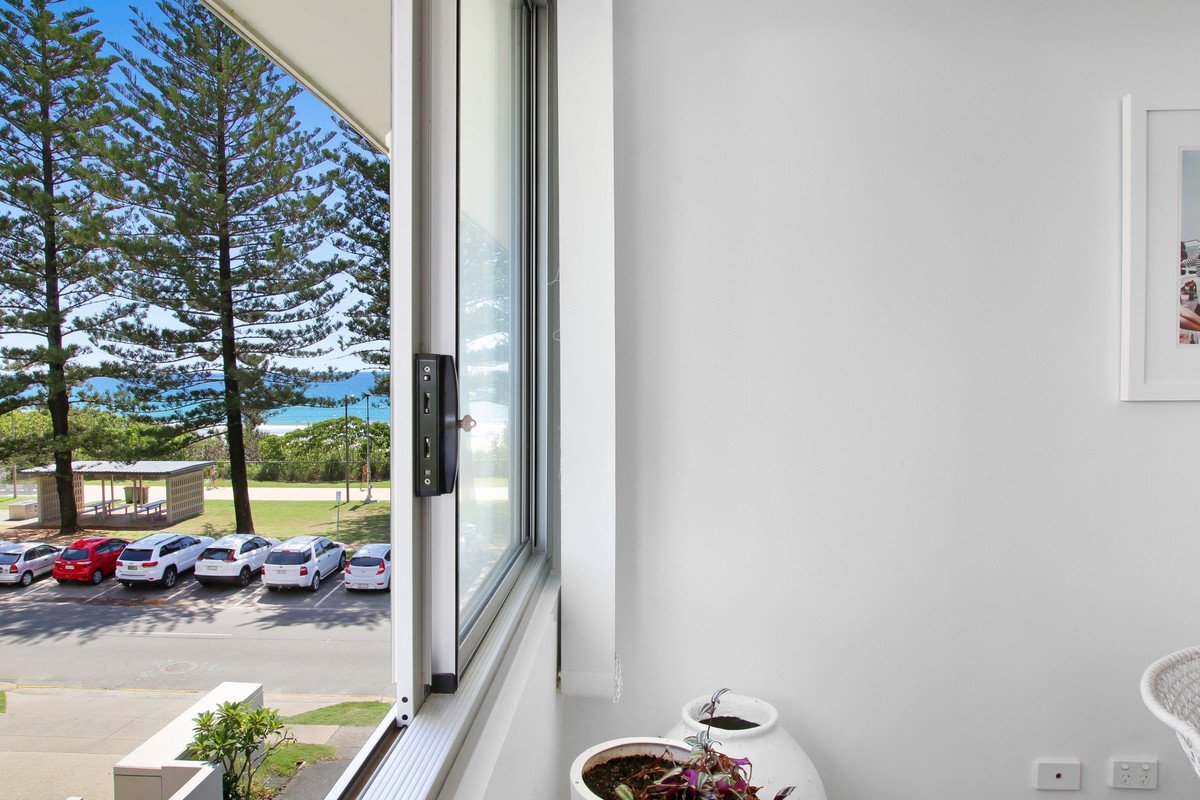 10/182 The Esplanade Burleigh Heads 9