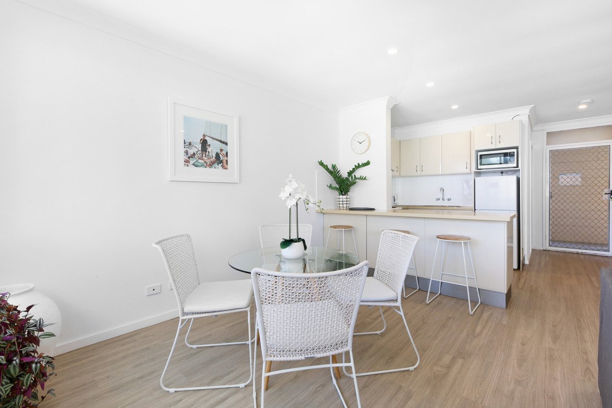 10/182 The Esplanade Burleigh Heads 11