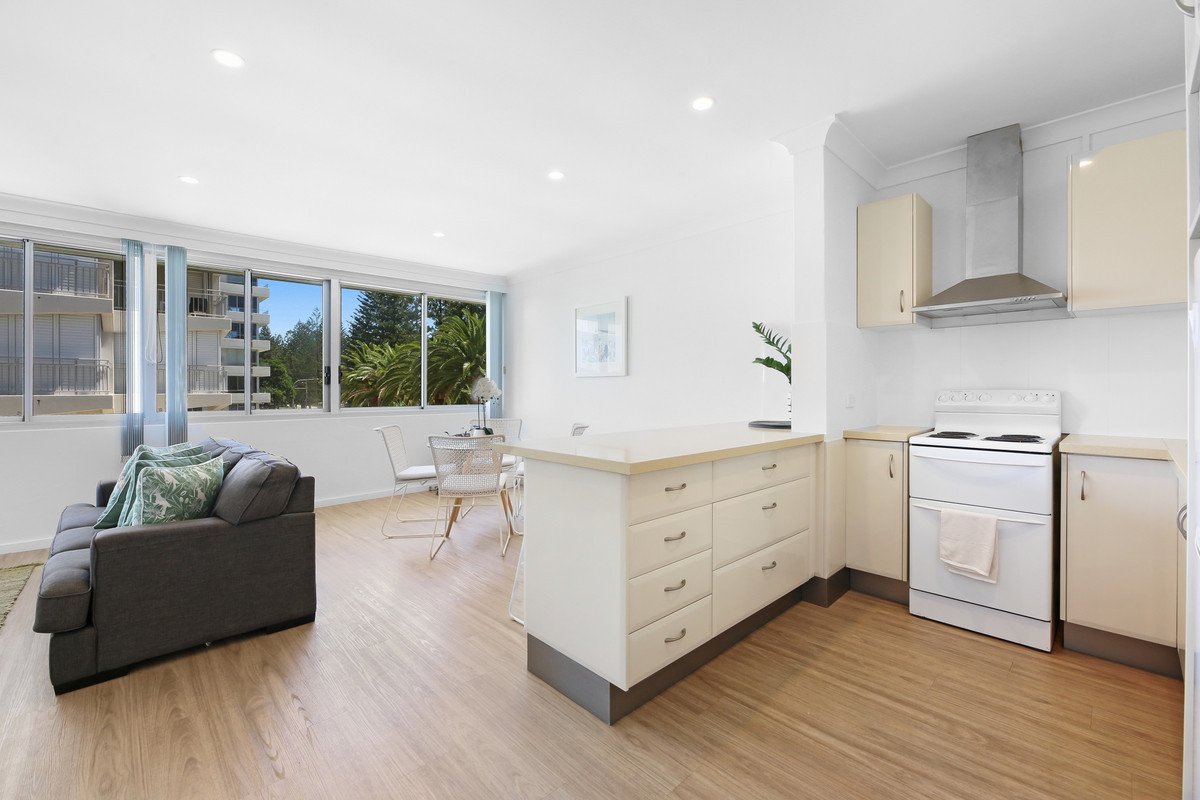 10/182 The Esplanade Burleigh Heads 14