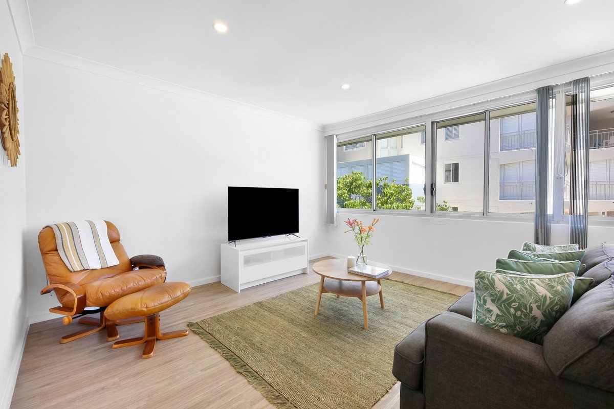 10/182 The Esplanade Burleigh Heads 5