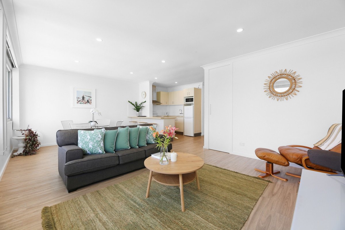 10/182 The Esplanade Burleigh Heads 4