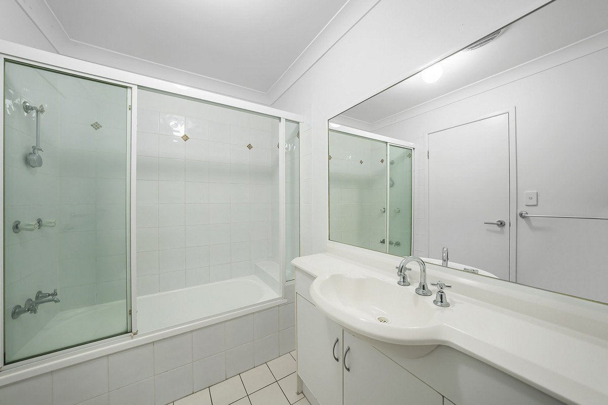 10/183 Government Road Labrador 10