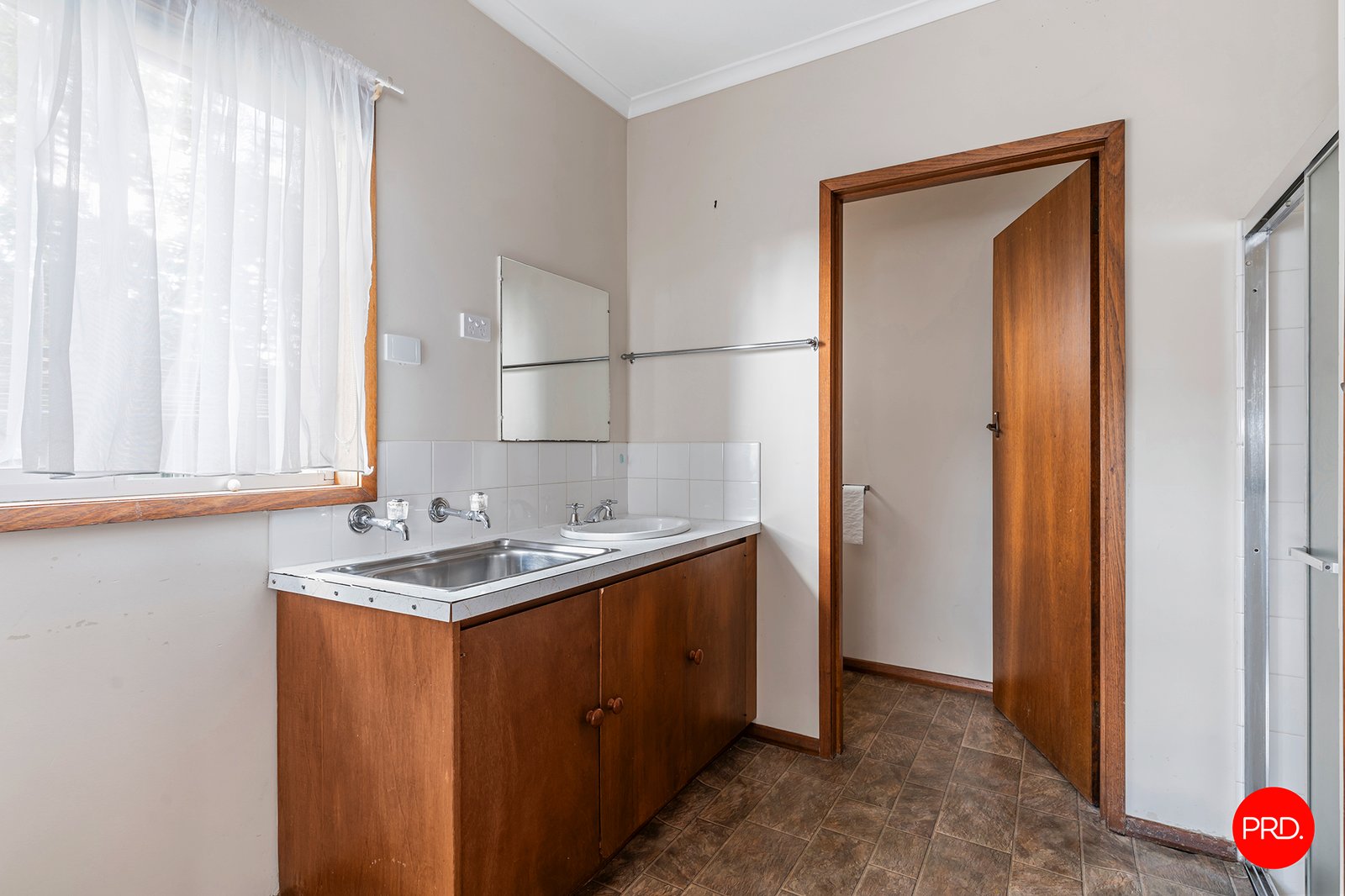 101A St Aidans Road KENNINGTON 10