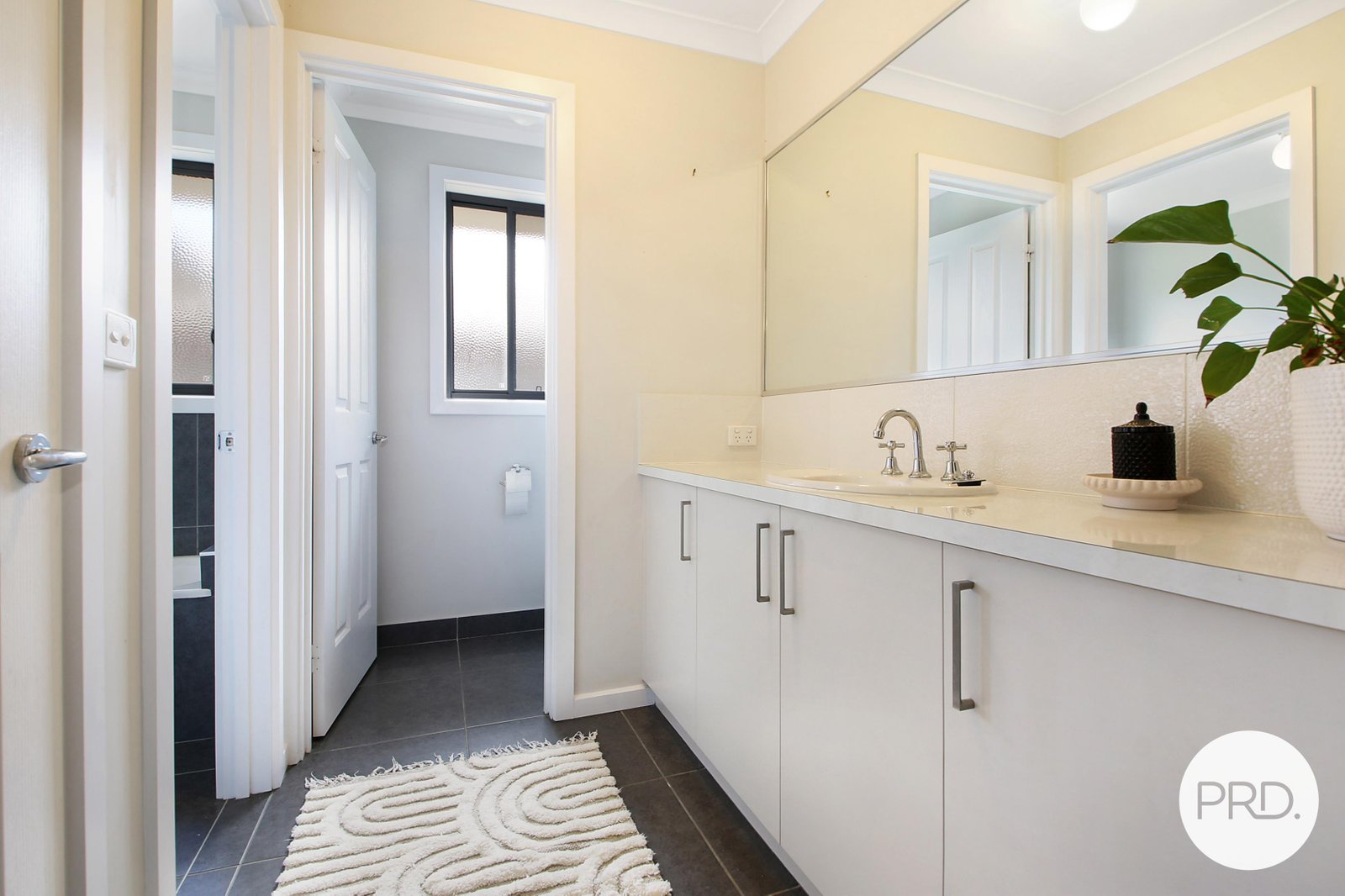 102 Ava Avenue THURGOONA 11