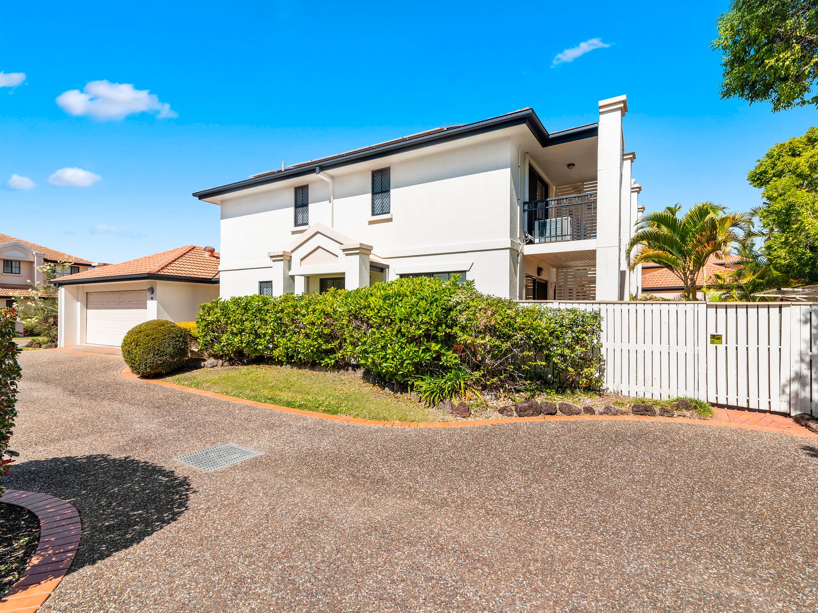 10/2 Beachcomber Court BURLEIGH WATERS 2