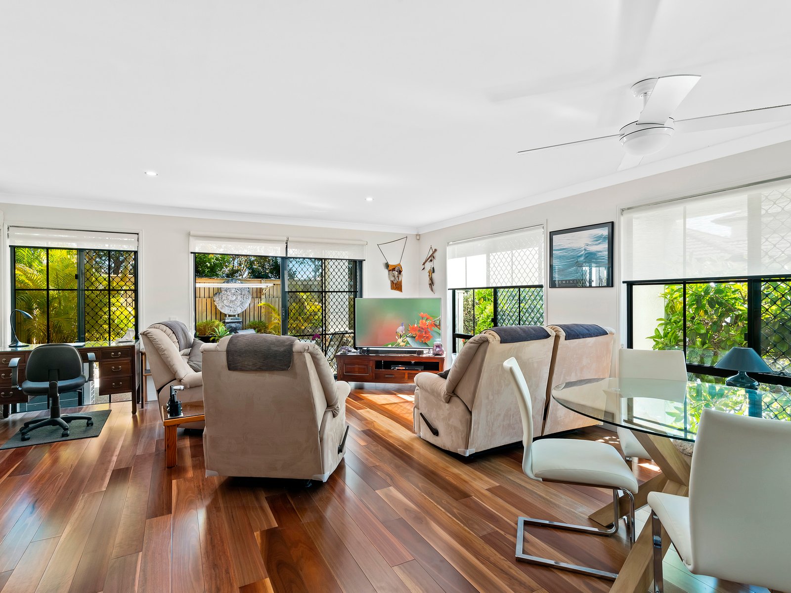 10/2 Beachcomber Court BURLEIGH WATERS 3