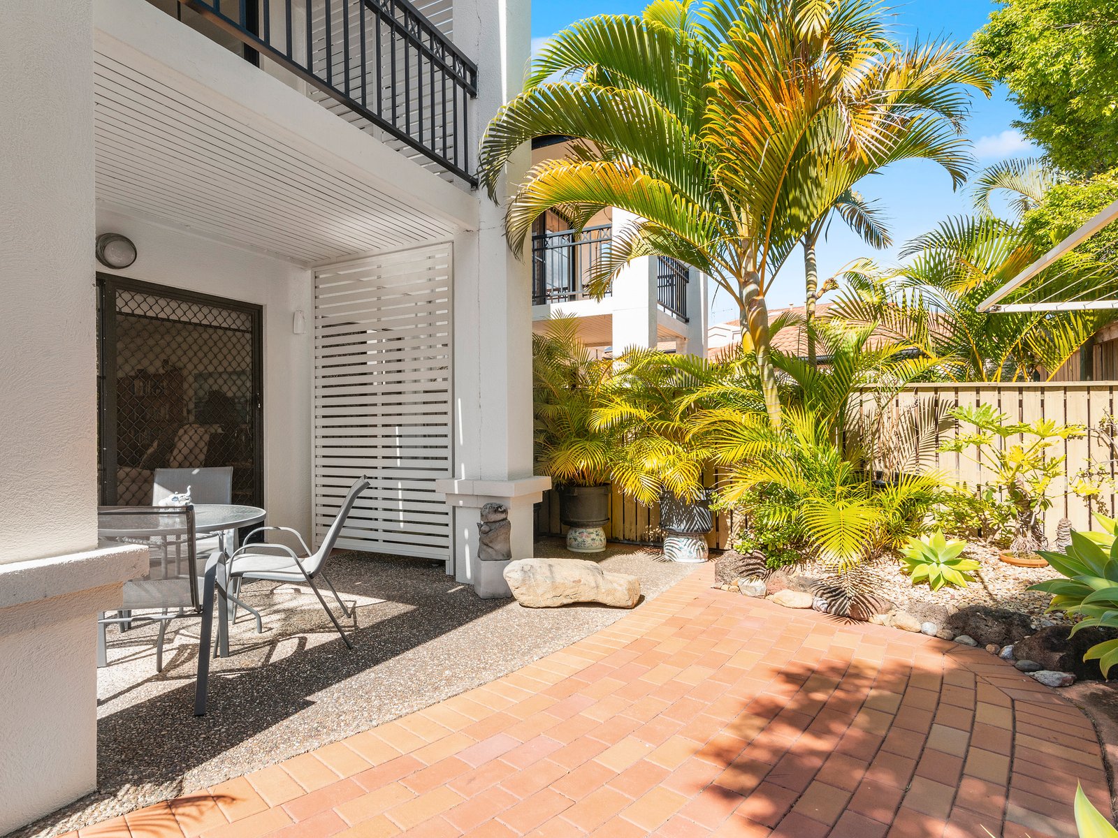 10/2 Beachcomber Court BURLEIGH WATERS 7