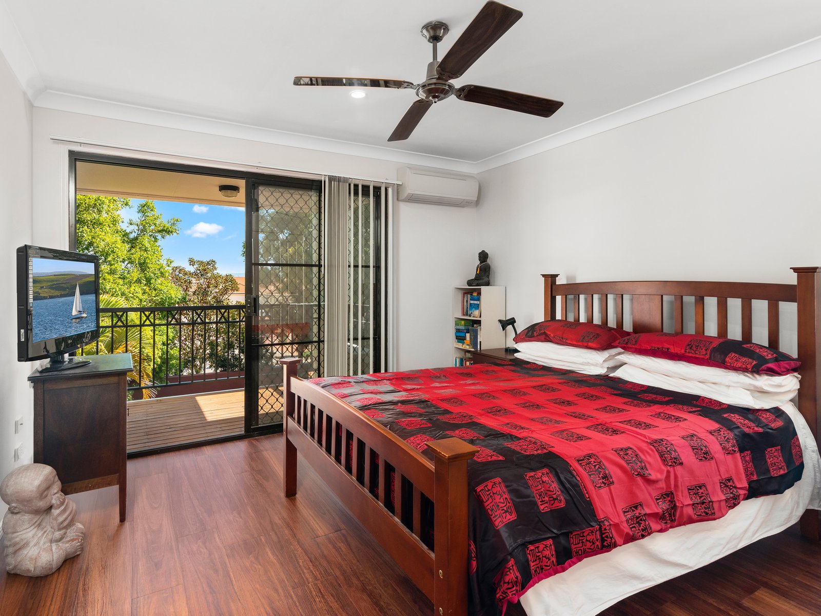 10/2 Beachcomber Court BURLEIGH WATERS 9
