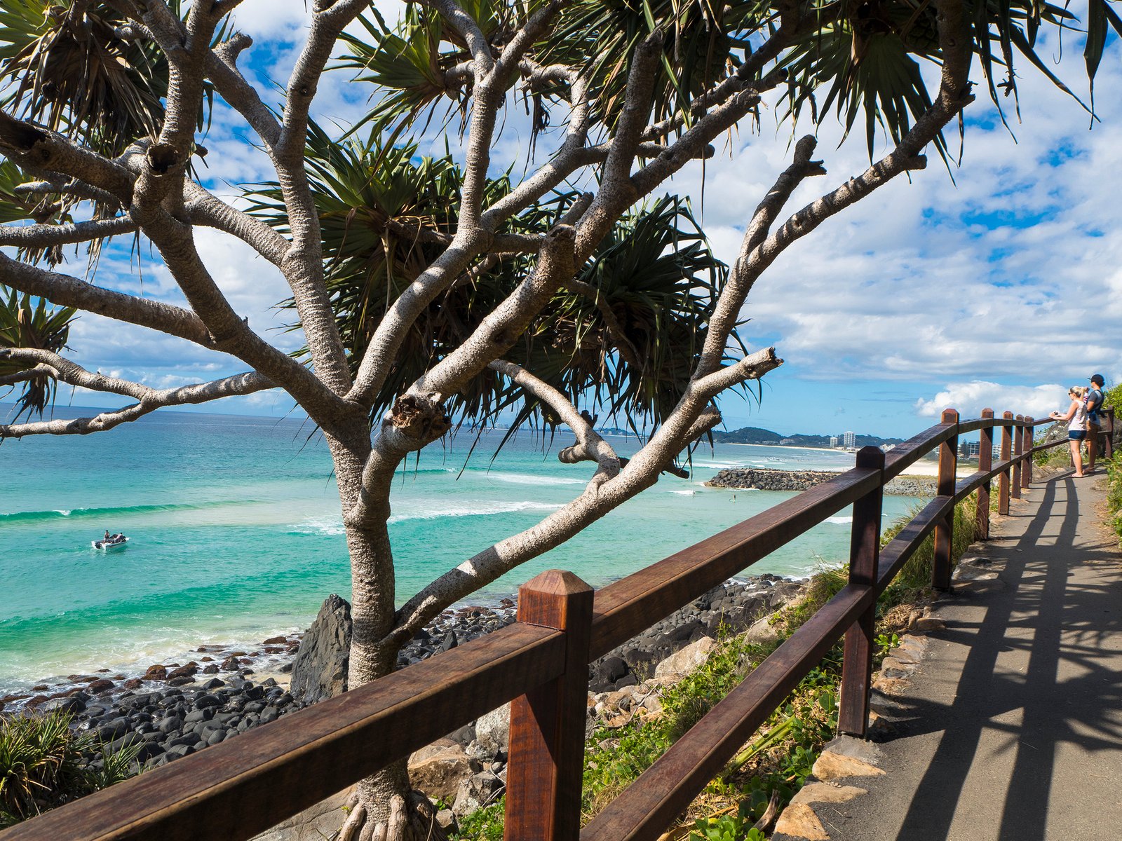 10/2 Beachcomber Court BURLEIGH WATERS 14