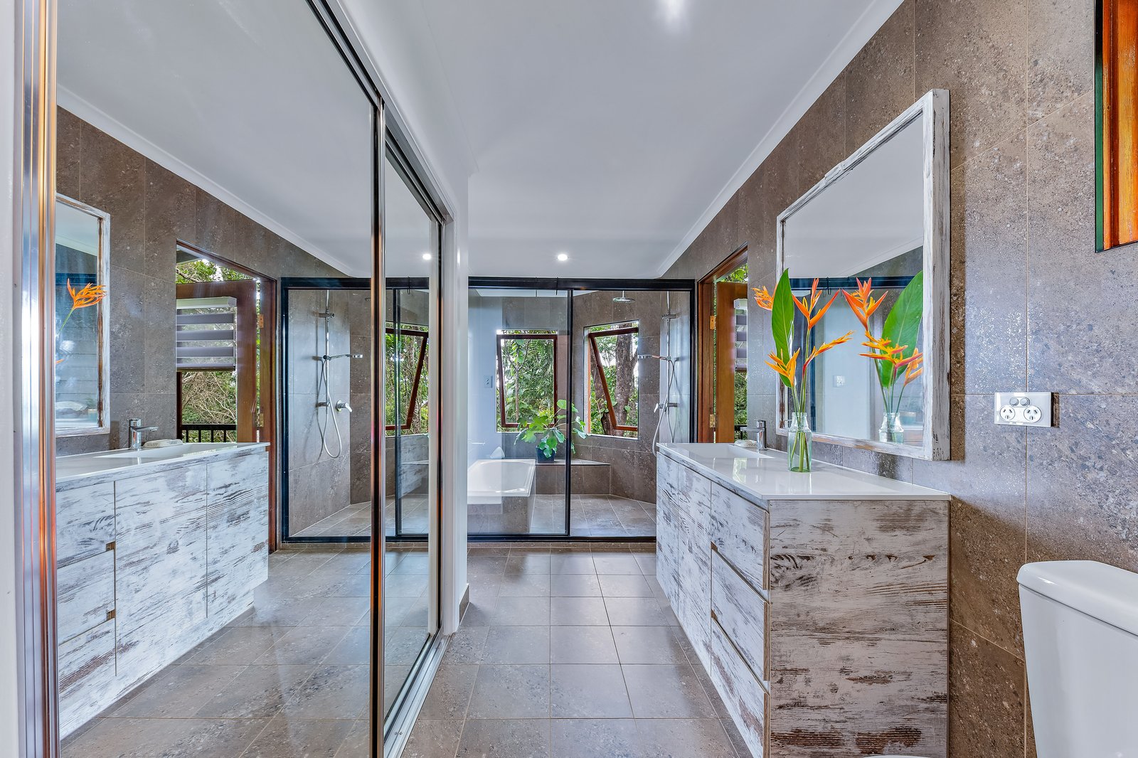 102 Camille Drive STRATHDICKIE 19