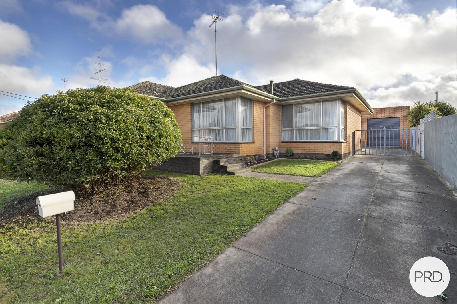 102 Foster Street REDAN 1
