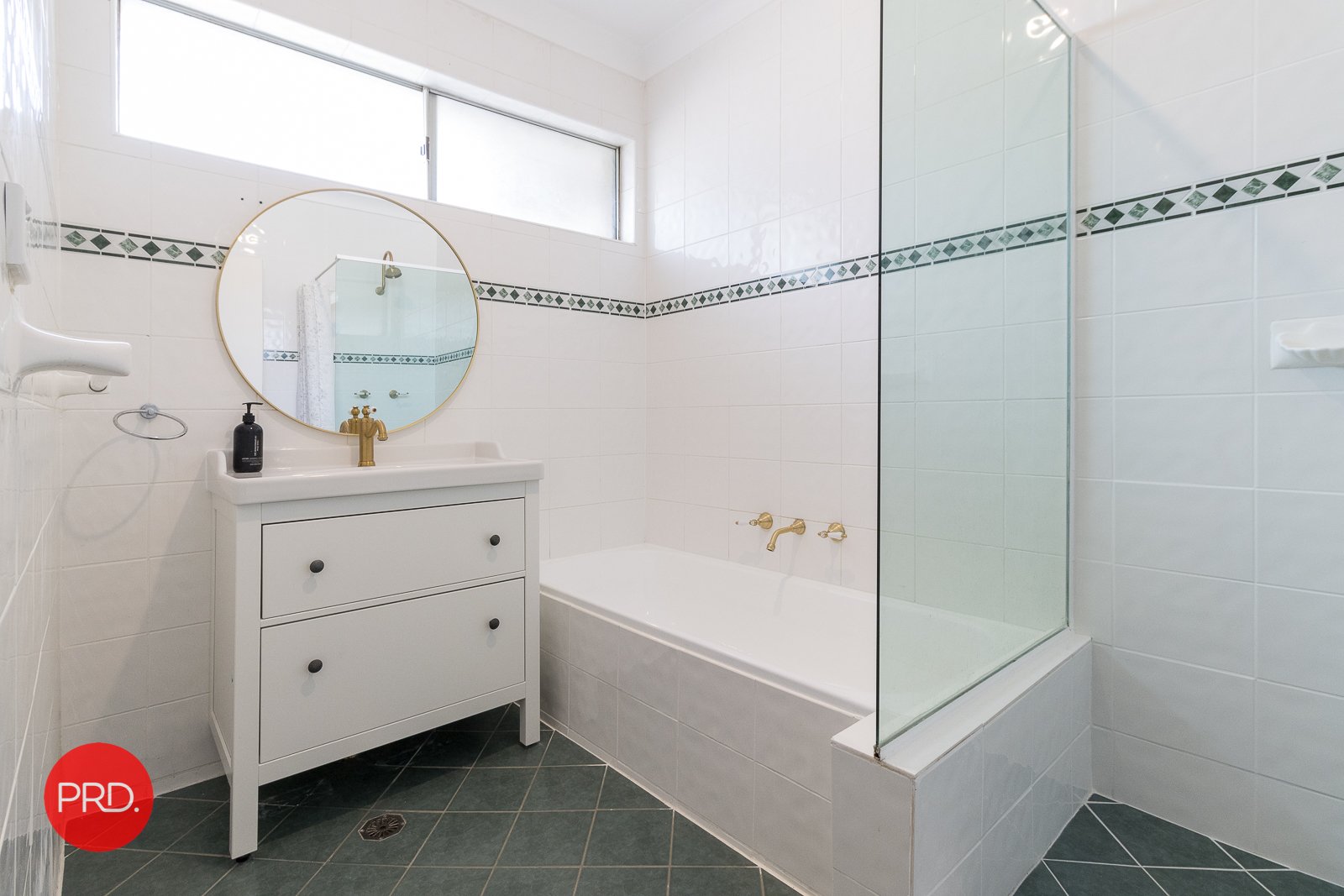 102 Malbon Street BUNGENDORE 13