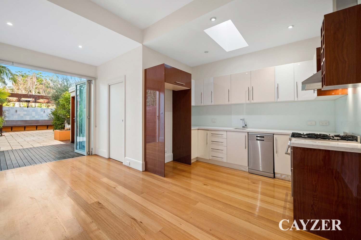 Gallery: 102 Mitford Street