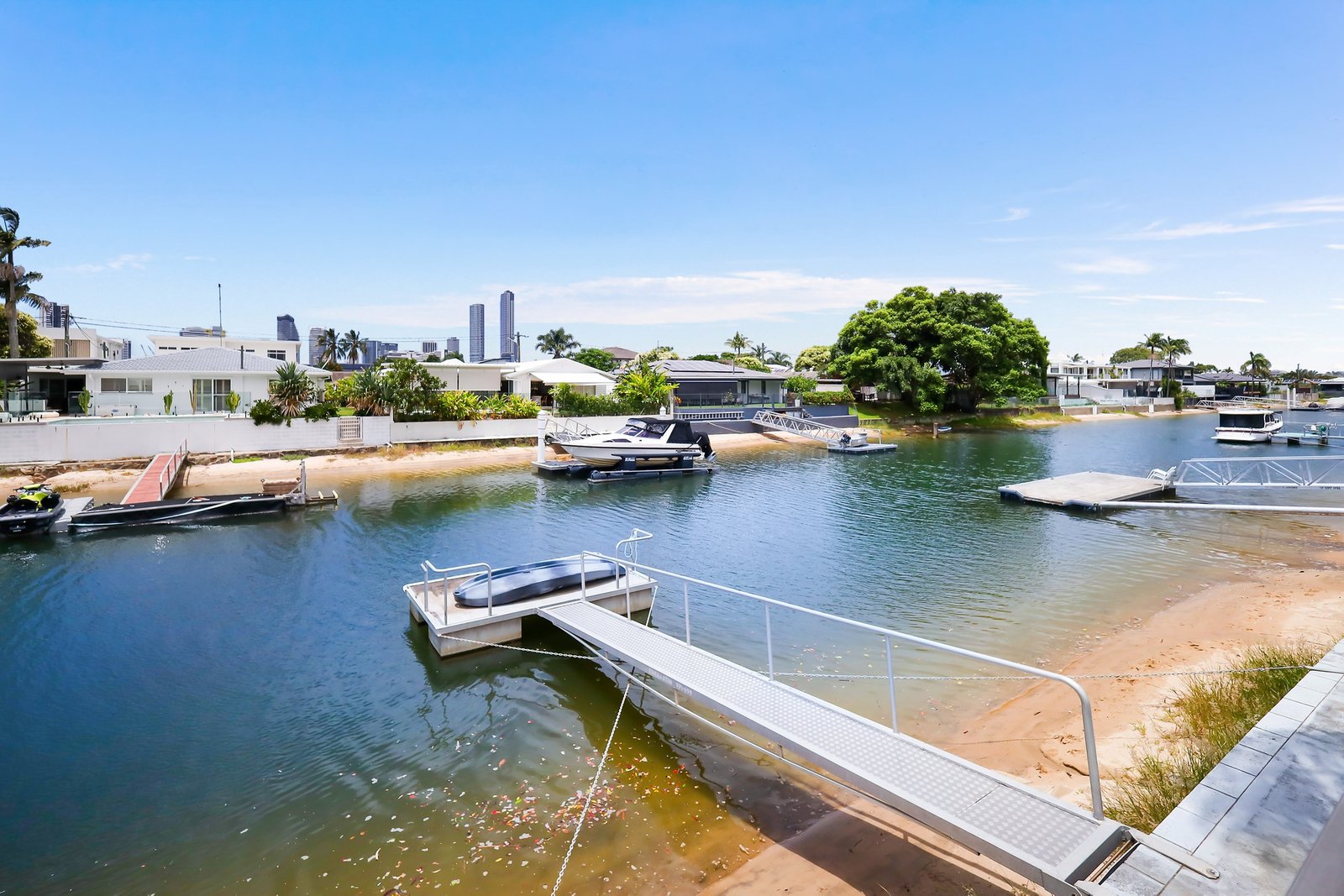 102 Rio Vista Boulevard BROADBEACH WATERS 23