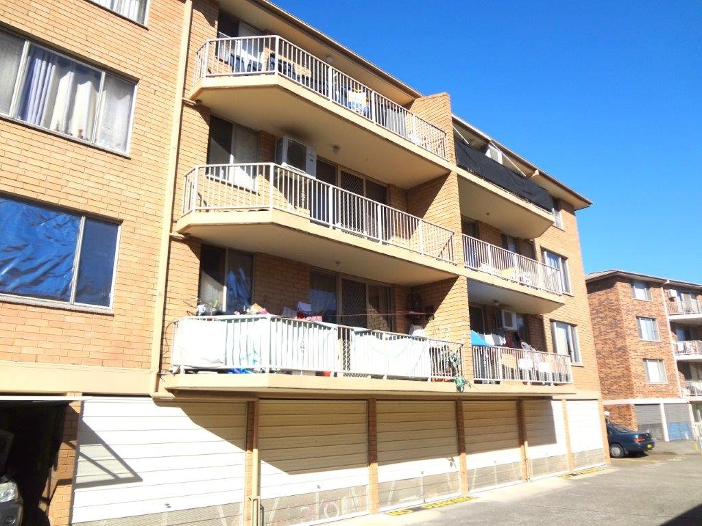 10/2 Riverpark Drive LIVERPOOL 1