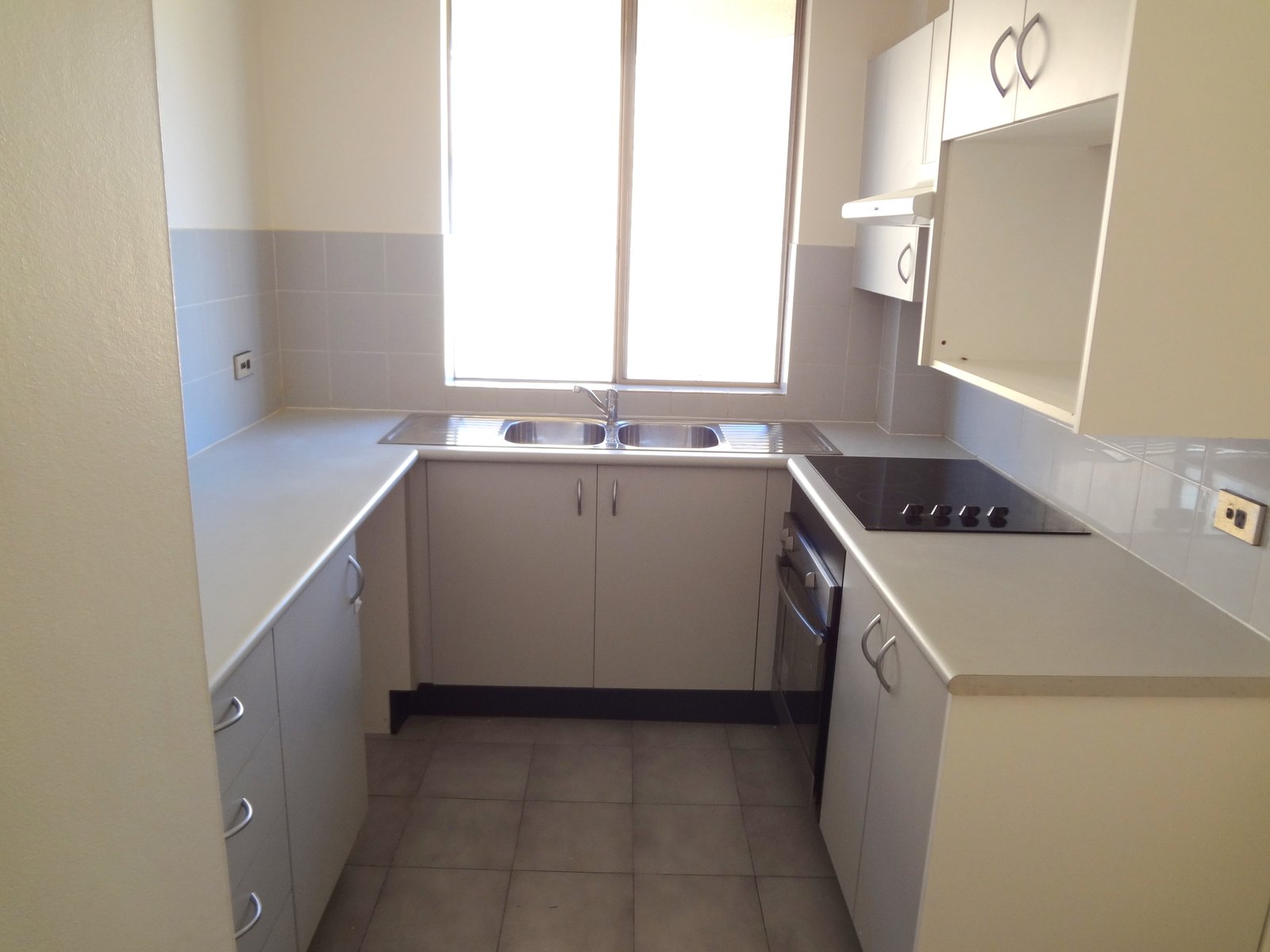 10/2 Riverpark Drive LIVERPOOL 2