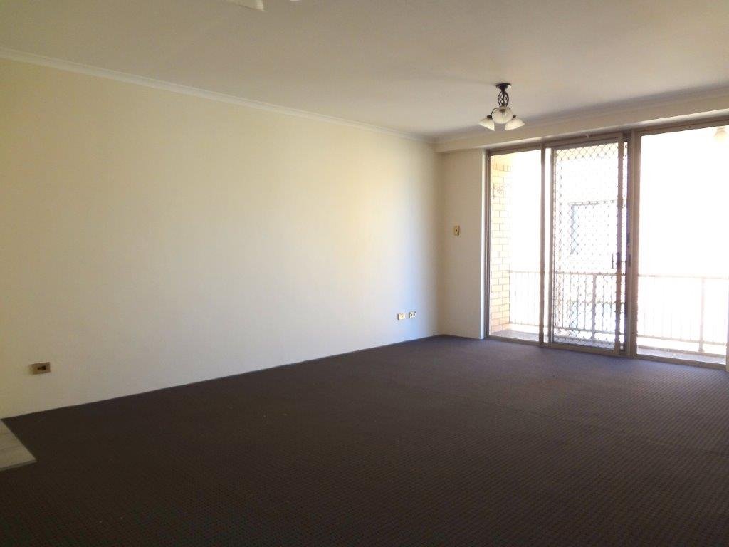 10/2 Riverpark Drive LIVERPOOL 3