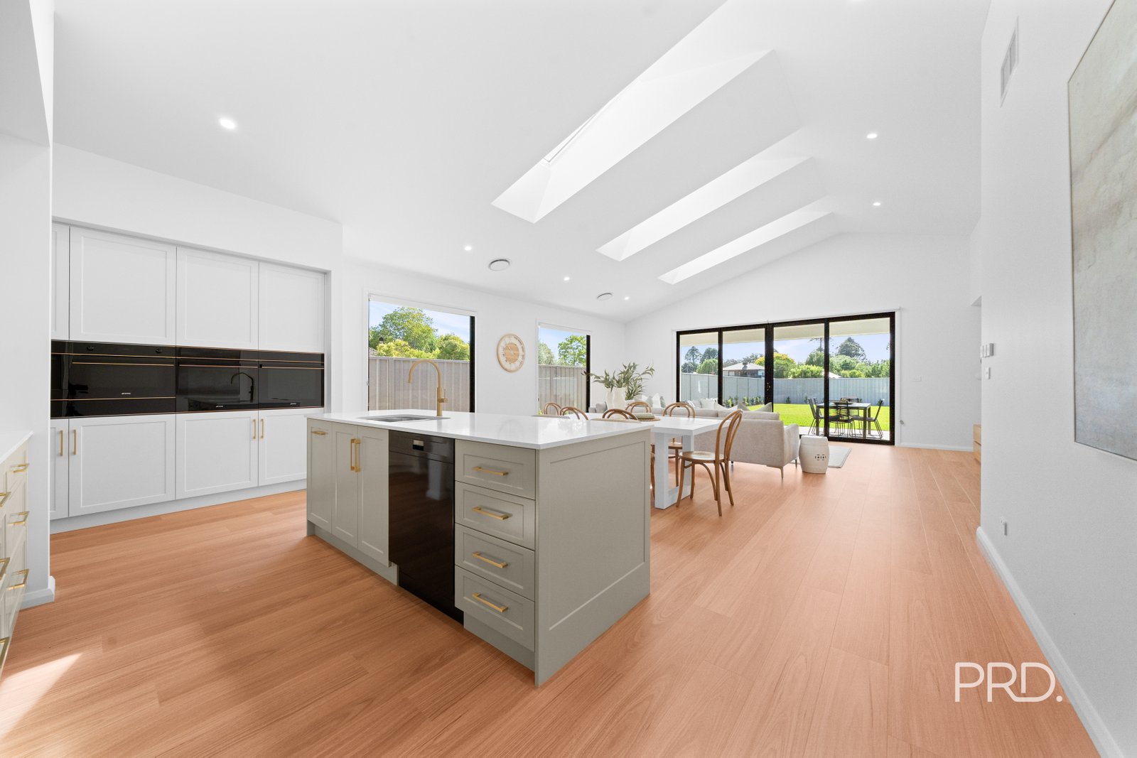 102 The Esplanade Central  WAGGA WAGGA 16