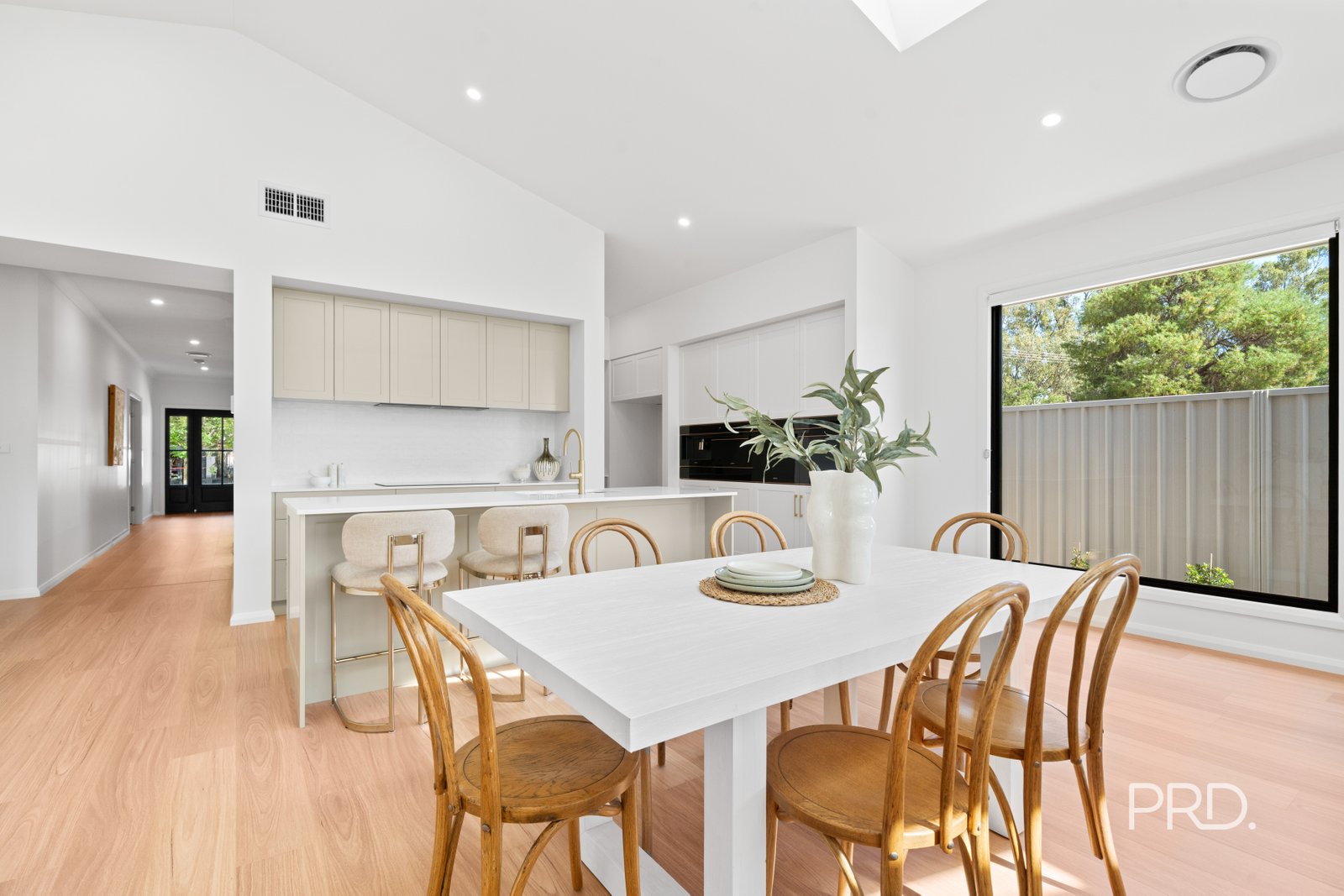 102 The Esplanade Central  WAGGA WAGGA 22