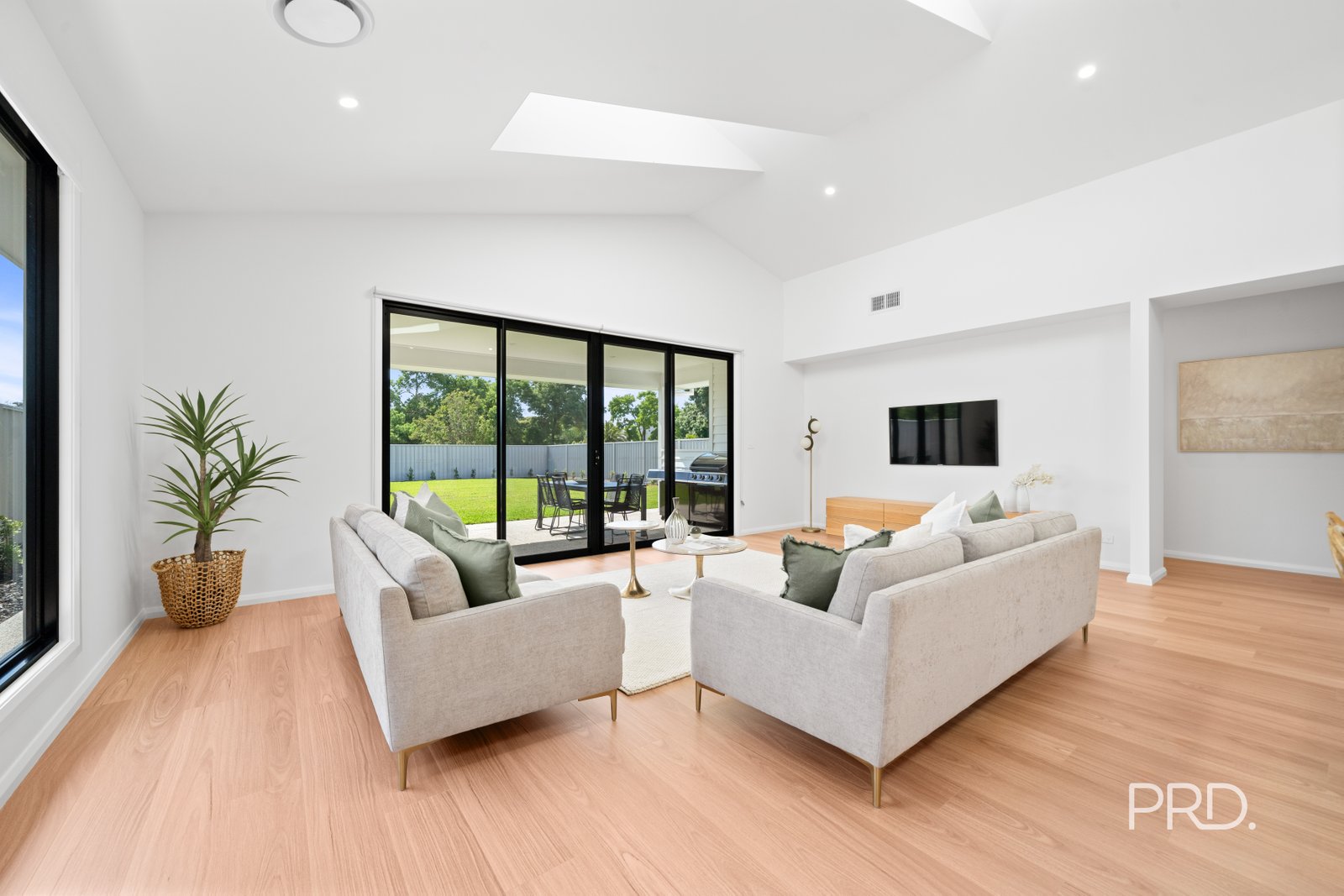 102 The Esplanade Central  WAGGA WAGGA 26