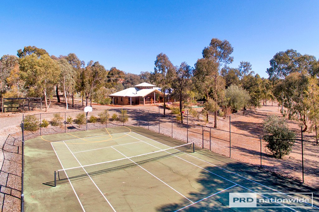 102 Tregarthen Road TAMWORTH 21
