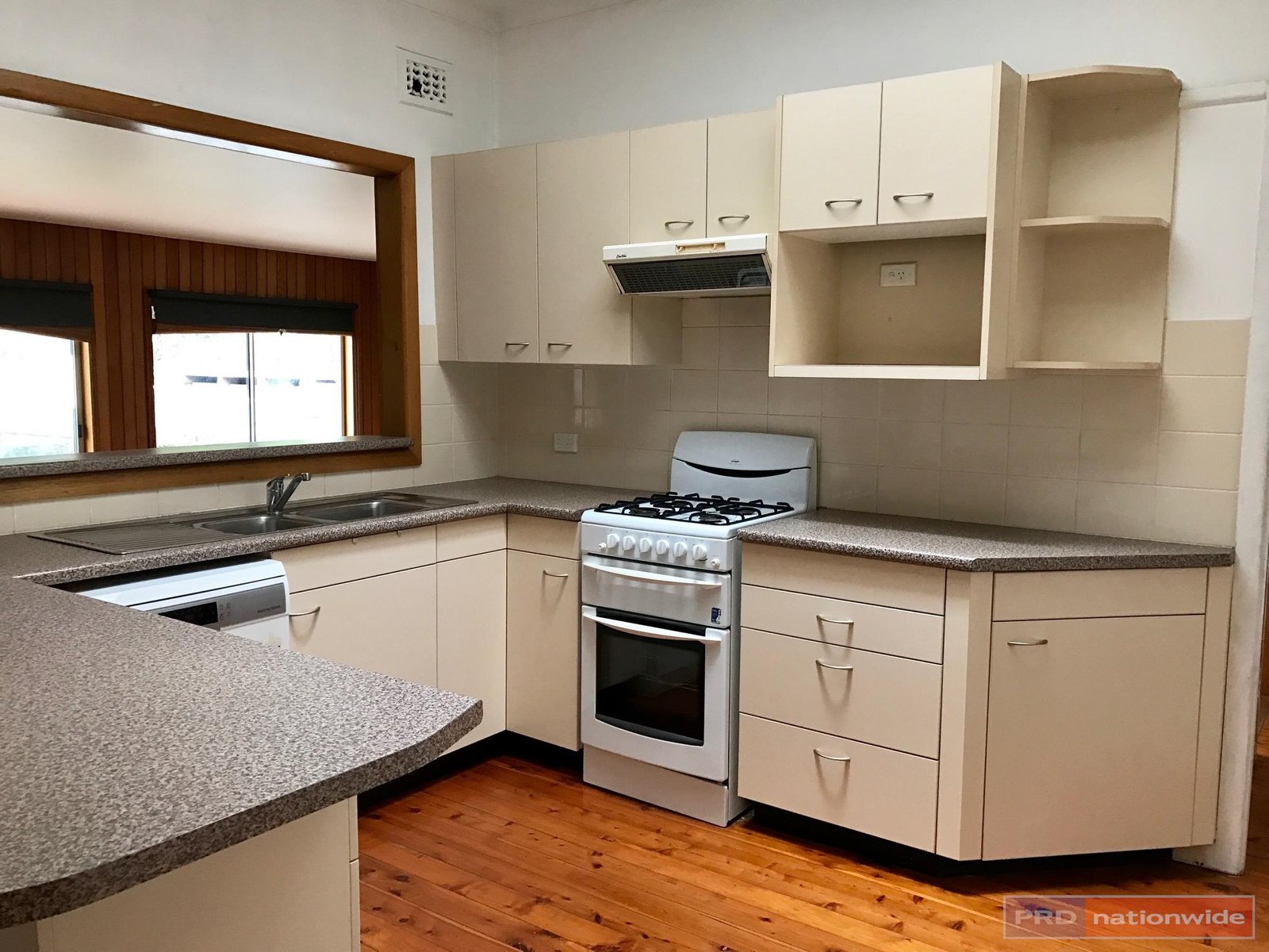 102 Weston Street PANANIA 4