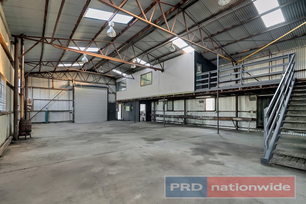 102 Whitelaw Avenue DELACOMBE 4