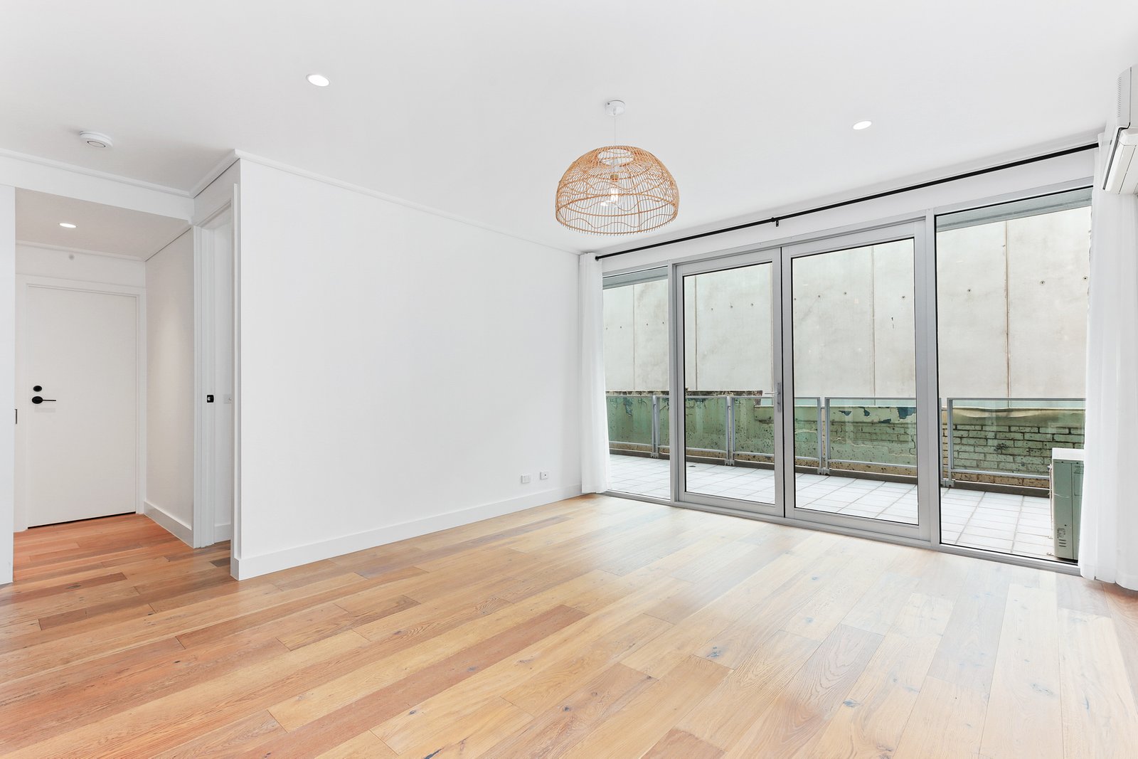 Gallery: 10/200 Bay Street