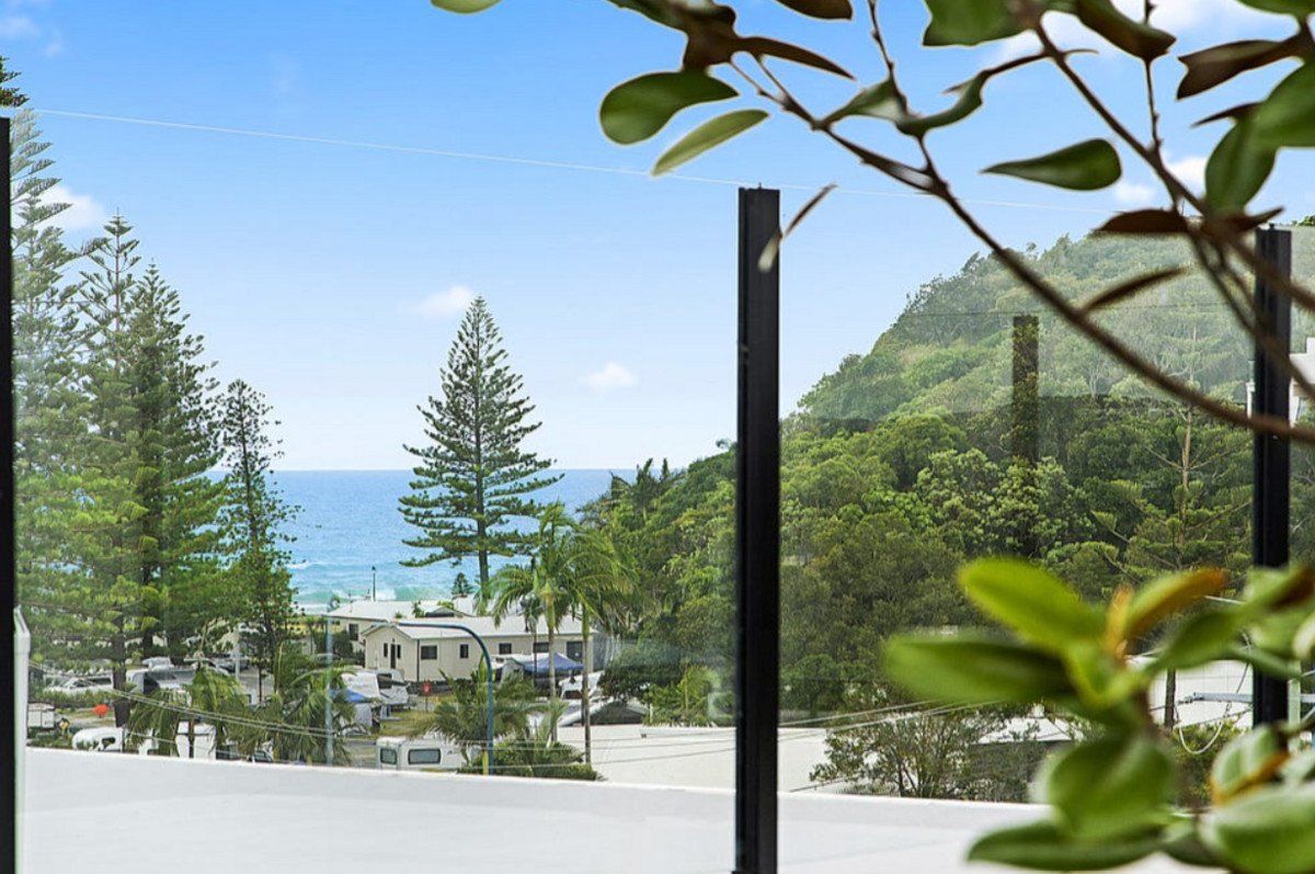 10/2044 Gold Coast Highway Miami 3