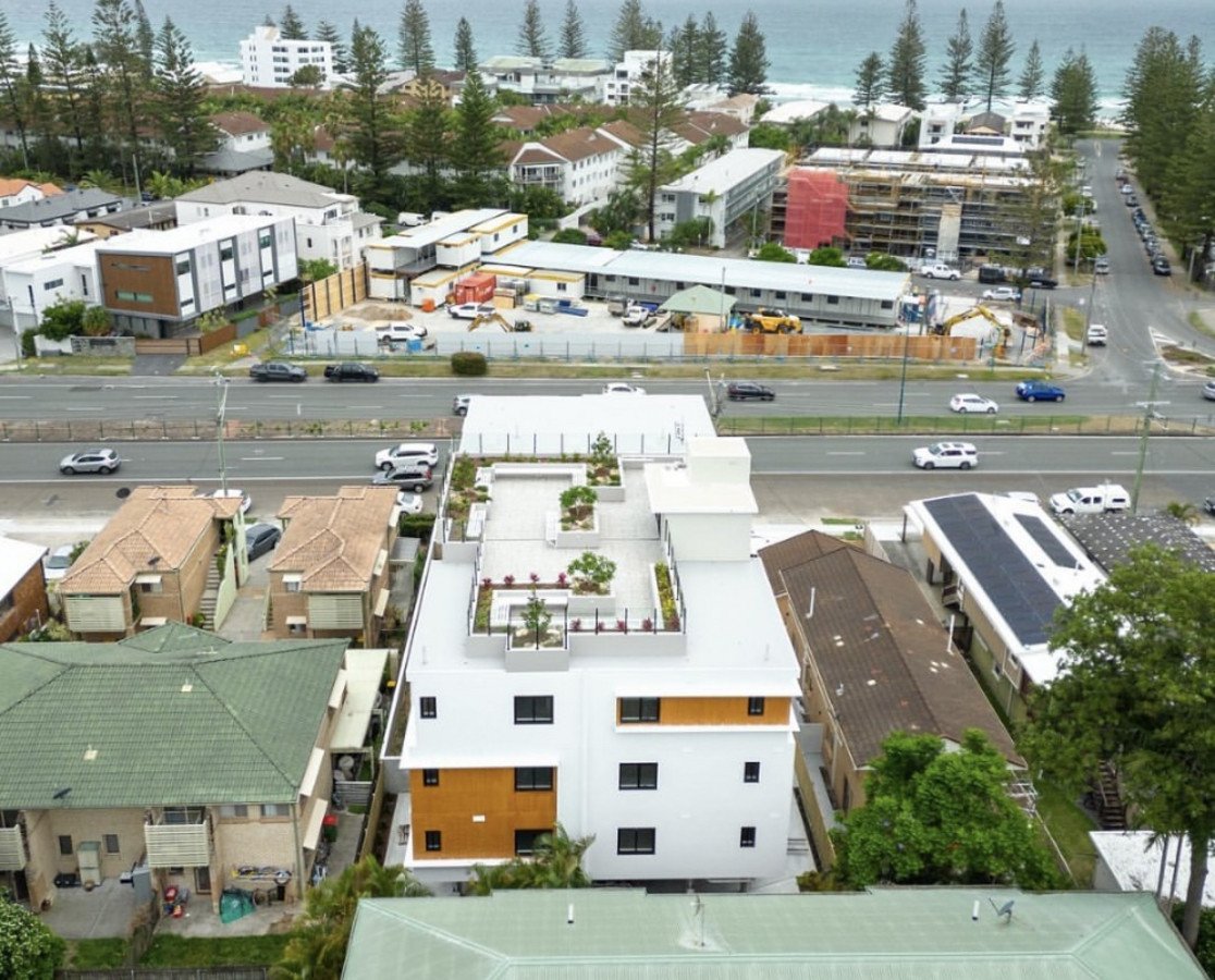 10/2044 Gold Coast Highway Miami 12